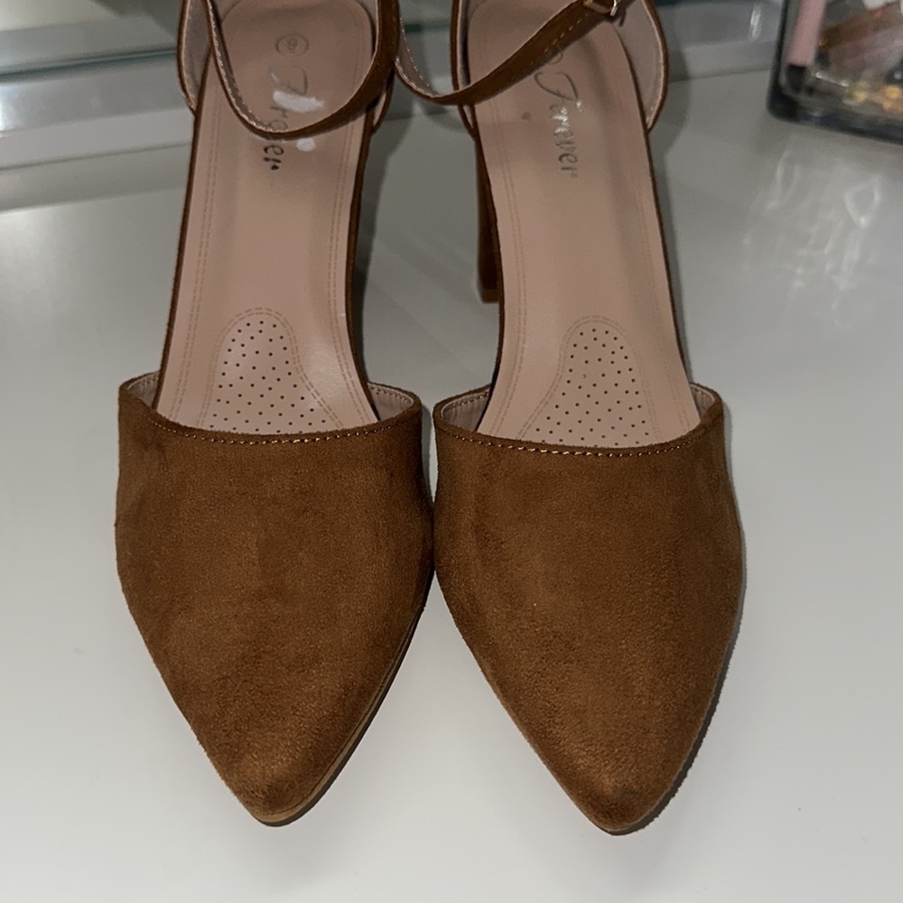Heels - Picture 3 of 5